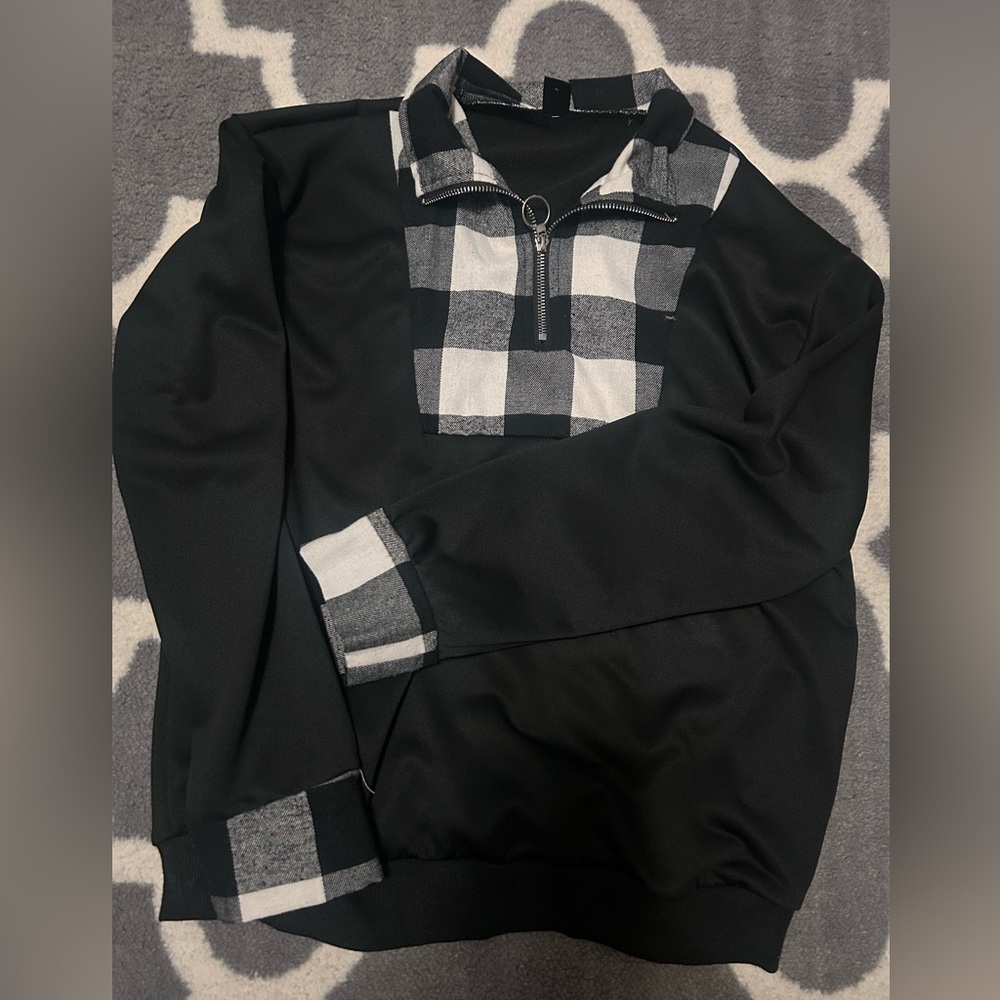 Black 1/4 zip fleece with gingham detail